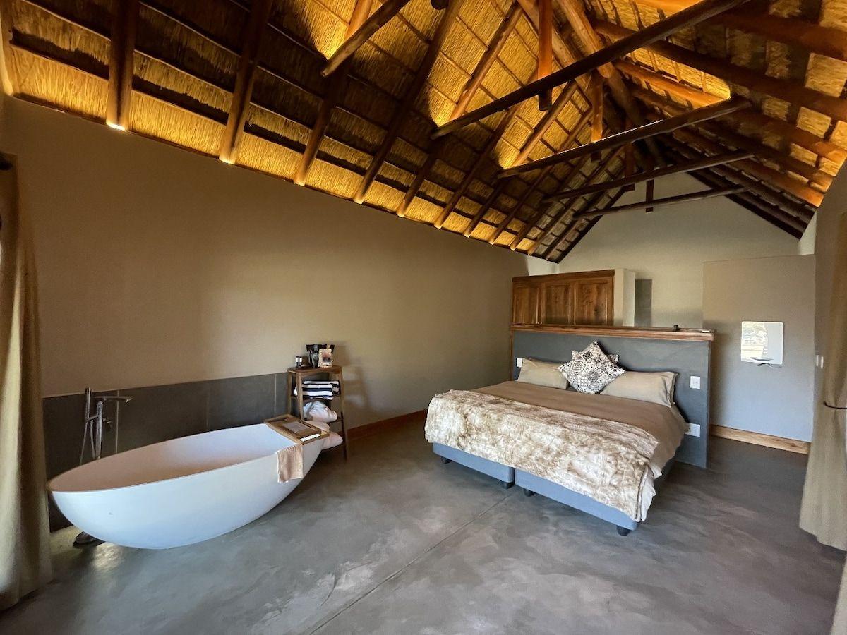 A contemporary suite with a freestanding bath